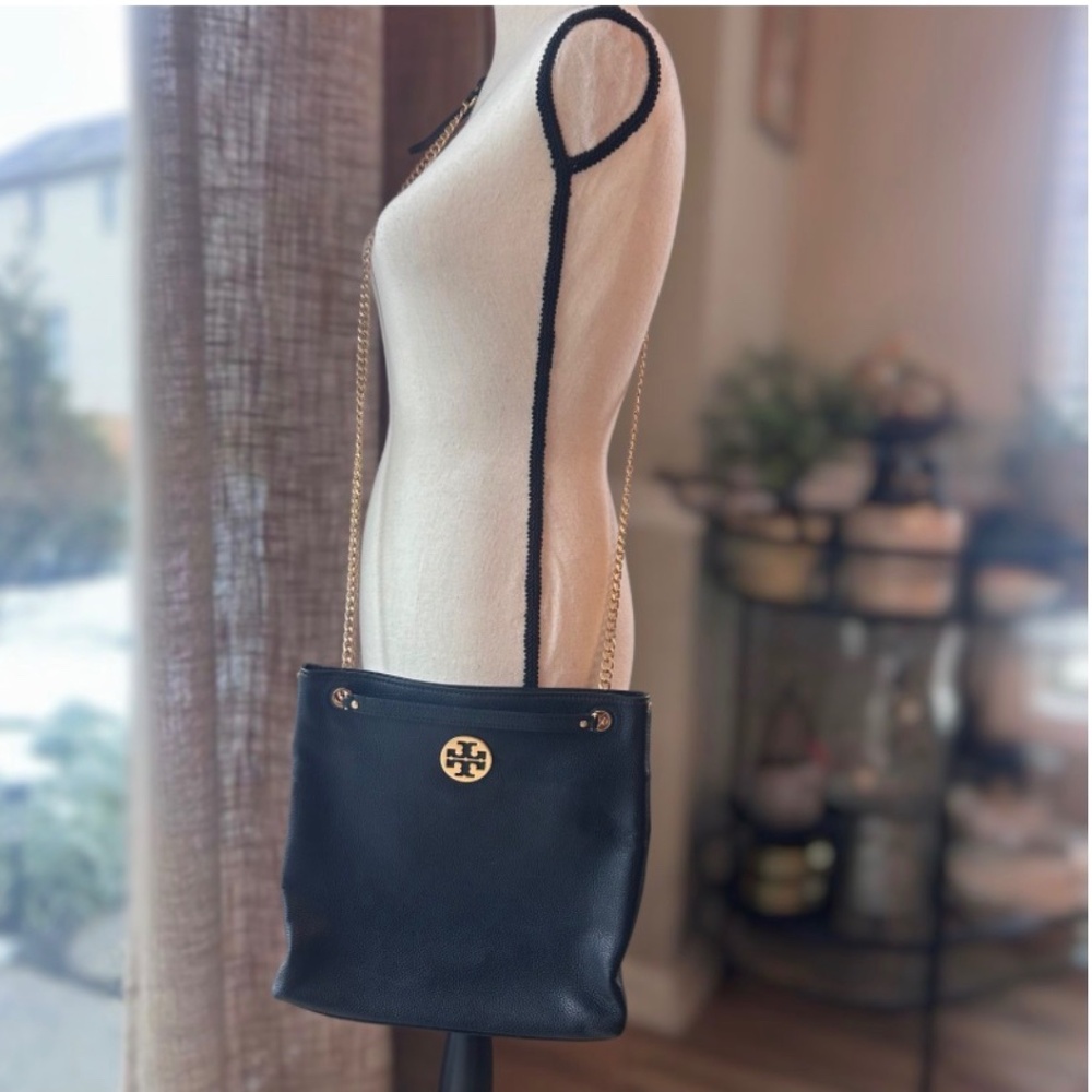 TORY BURCH | Black Carson SwingPack Leather Crossbody Bag - Picture 9 of 13